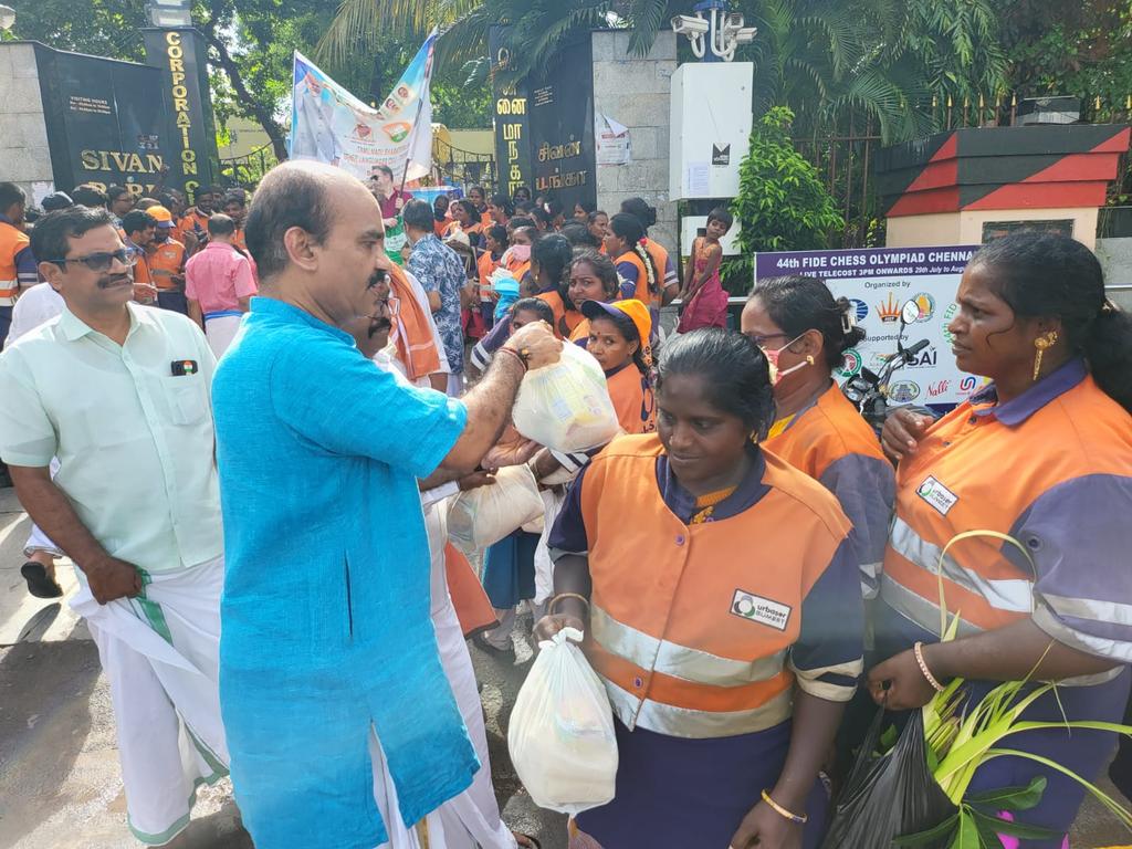 KPJBJP's tweet image. Participated in the Distribution of #ModiKits to Chennai Corporation Healthcare Workers by #TNBJP #OLC South Chennai on account of #VinayakaChaturthi...
@annamalai_k @KesavaVinayakan @blsanthosh @Murugan_MoS @KaruNagarajan1 @narendramodi @AmitShah @TNBJPOLC1 @TnbjpOLCCHN