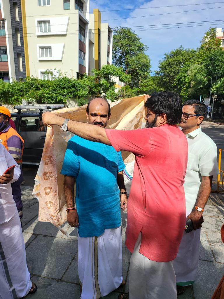 KPJBJP's tweet image. Participated in the Distribution of #ModiKits to Chennai Corporation Healthcare Workers by #TNBJP #OLC South Chennai on account of #VinayakaChaturthi...
@annamalai_k @KesavaVinayakan @blsanthosh @Murugan_MoS @KaruNagarajan1 @narendramodi @AmitShah @TNBJPOLC1 @TnbjpOLCCHN