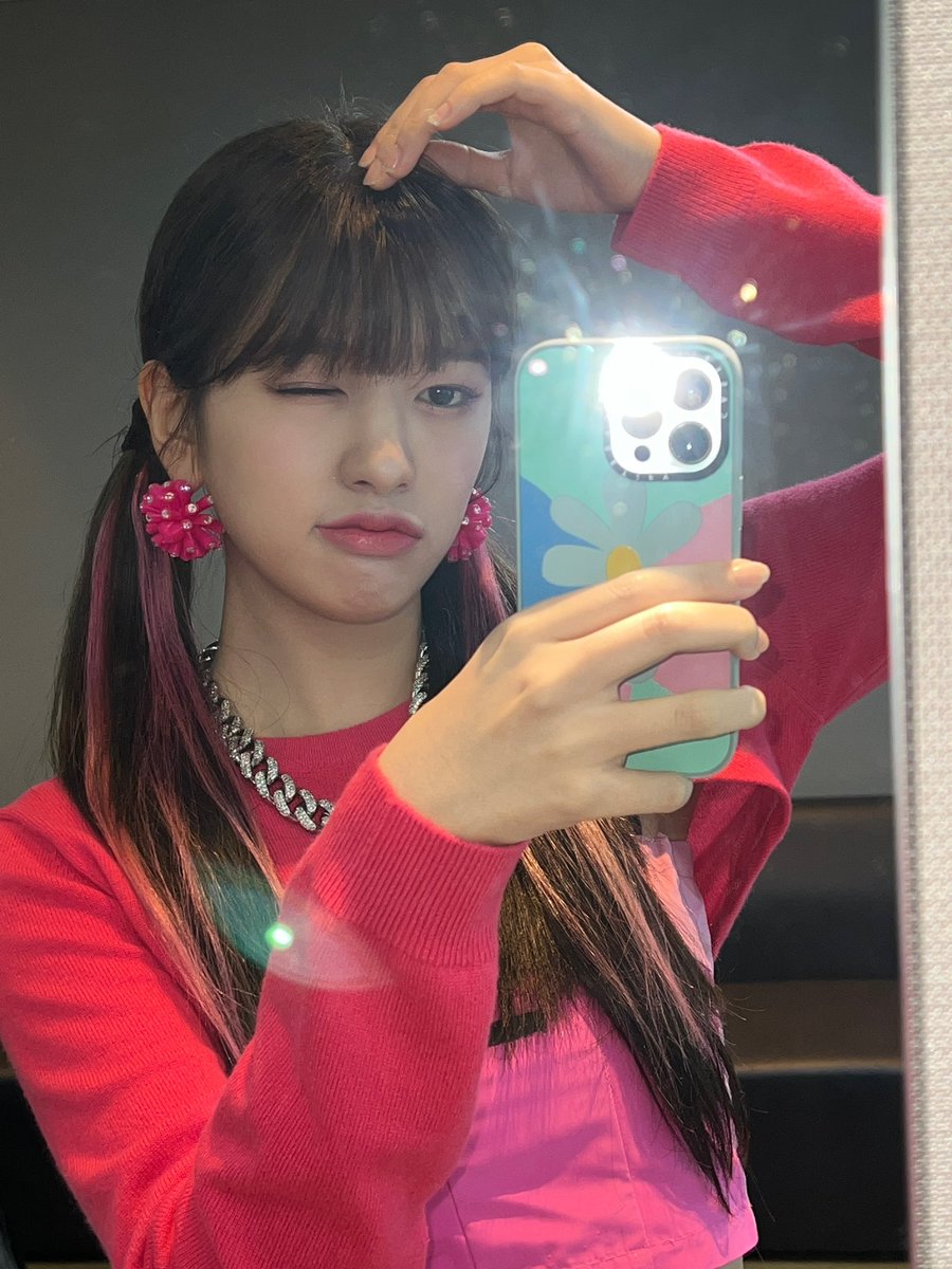 yujsluvr's tweet photo. HAPPY BIRTHDAAAYY MAHALL KOOO ILOVEYOUSOSOMUCCCHH, ALWAYS BE HEALTHY AND HAPPY!!,  KEEP SLAYINGG QUEEN !!

#OurFirstLoveYujinDay 
SEPTEMBER STARTS WITH YUJIN
#유진이의스물을다이브가축하해 https://t.co/NmO7yyrAzX