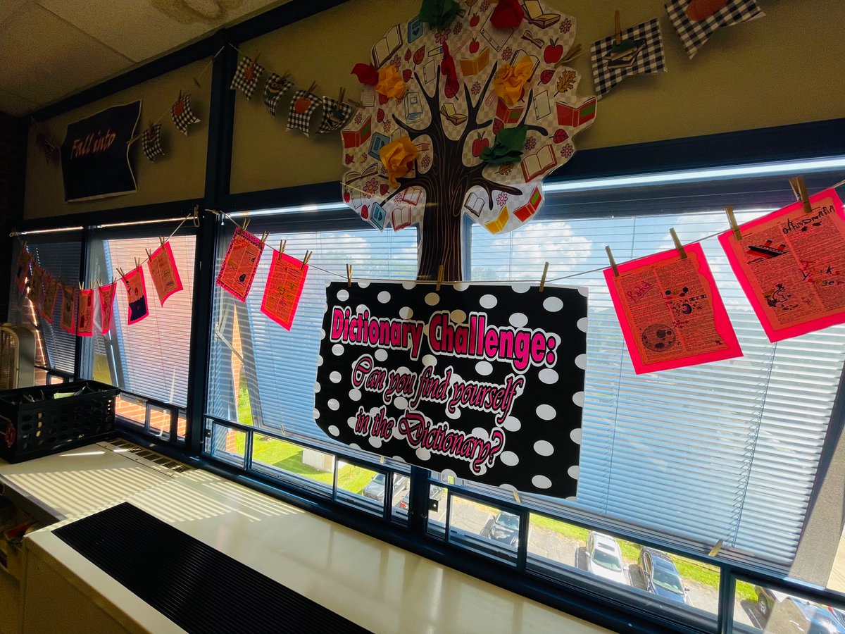 CMSMrsWright's tweet photo. Spartans are off to a creative and colorful start in Language Arts! 📚
@WEARECMS25 https://t.co/oGLmtQmO4G