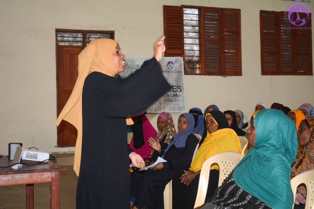 Lamuwomenallia1's tweet photo. Lamu Women Alliance conducted a climate justice forum in the Women for Climate Justice VCA project funded by @amwaafrika implemented by @Lamuwomenallia1.The training targeted women at Matondoni. #ClimateCrisis #ClimateAction #ClimateJustice #climatechange #climate #HumanRights https://t.co/JKG171l9k7