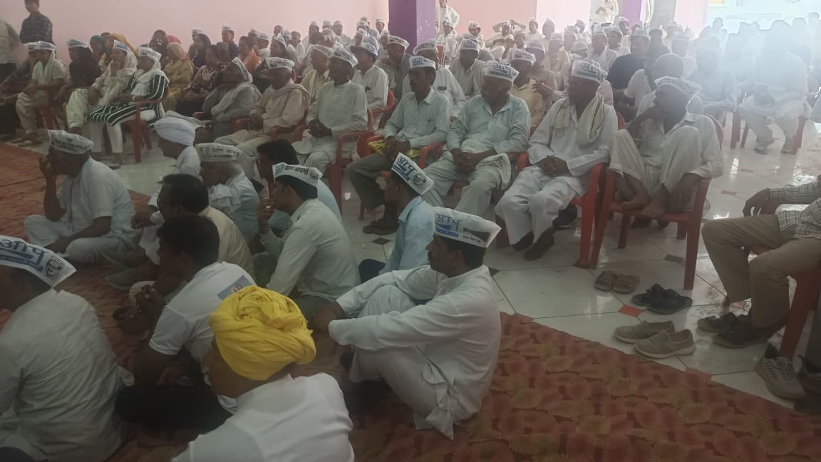 DrSushilKrGupta's tweet photo. आम आदमी पार्टी दादरी विधानसभा के कार्यकर्ता सम्मेलन में शामिल होने दादरी पहुंचा और आम आदमी पार्टी व अरविंद केजरीवाल जी की जनहितकारी नीतियों को लोगों तक कैसे पहुँचाया जाए व संगठन विस्तार के बारे में विस्तृत चर्चा की।
#MakeIndiaNo1 
@AAPHaryana https://t.co/o98v590Dyf