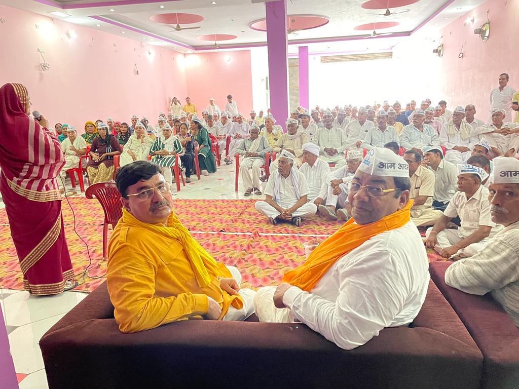 DrSushilKrGupta's tweet photo. आम आदमी पार्टी दादरी विधानसभा के कार्यकर्ता सम्मेलन में शामिल होने दादरी पहुंचा और आम आदमी पार्टी व अरविंद केजरीवाल जी की जनहितकारी नीतियों को लोगों तक कैसे पहुँचाया जाए व संगठन विस्तार के बारे में विस्तृत चर्चा की।
#MakeIndiaNo1 
@AAPHaryana https://t.co/o98v590Dyf
