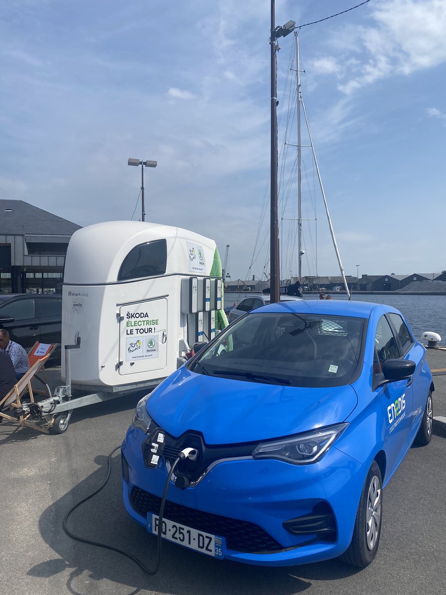 ln_duval's tweet photo. #endirect du #FEB2022, merci à @dropnplug d’avoir pu recharger ma voiture #électrique @enedis_bretagne ! https://t.co/K685MEfcCm