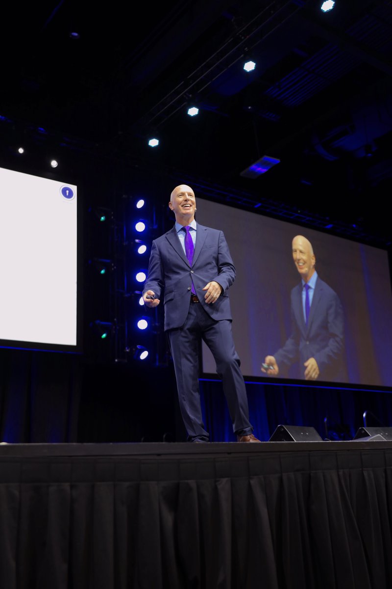 Maxwell_Leaders's tweet photo. A glimpse into Day 2 at the International Maxwell Conference in Orlando, FL!
#WelcomeHome #MaxwellLeadership #LedWell https://t.co/az0isG3XhM