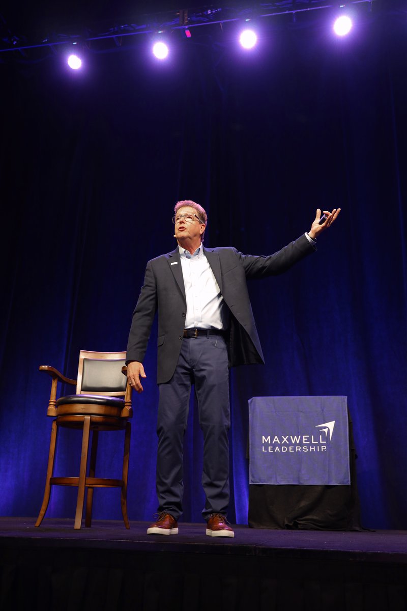 Maxwell_Leaders's tweet photo. A glimpse into Day 2 at the International Maxwell Conference in Orlando, FL!
#WelcomeHome #MaxwellLeadership #LedWell https://t.co/az0isG3XhM