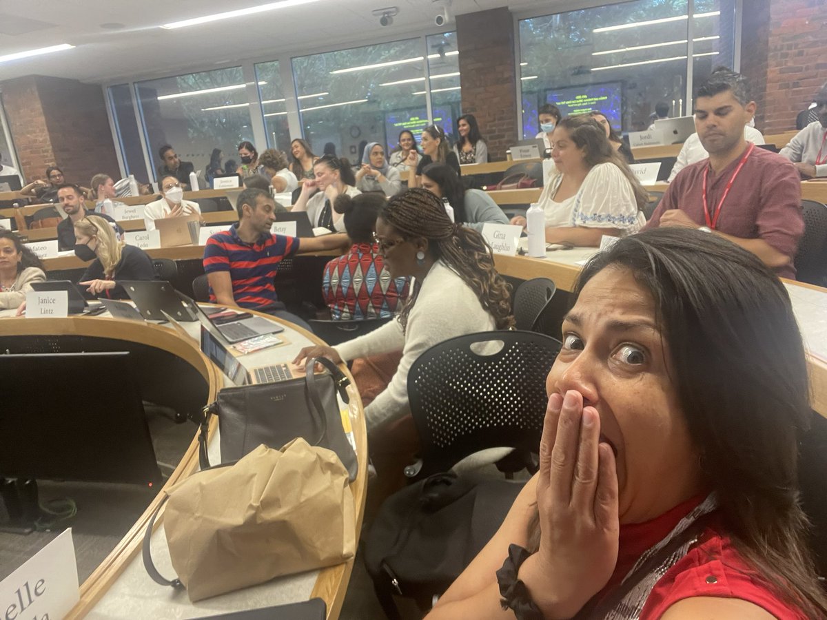 Dasharyl's tweet photo. @Kennedy_School first day of school! 😳 ♥️❤️
#AMillionDreamsOfTheWorldWereGonnaMake
#AskWhatYouCanDo
#Learner4Ever
#MegaNerd https://t.co/LqLLWGua8Y