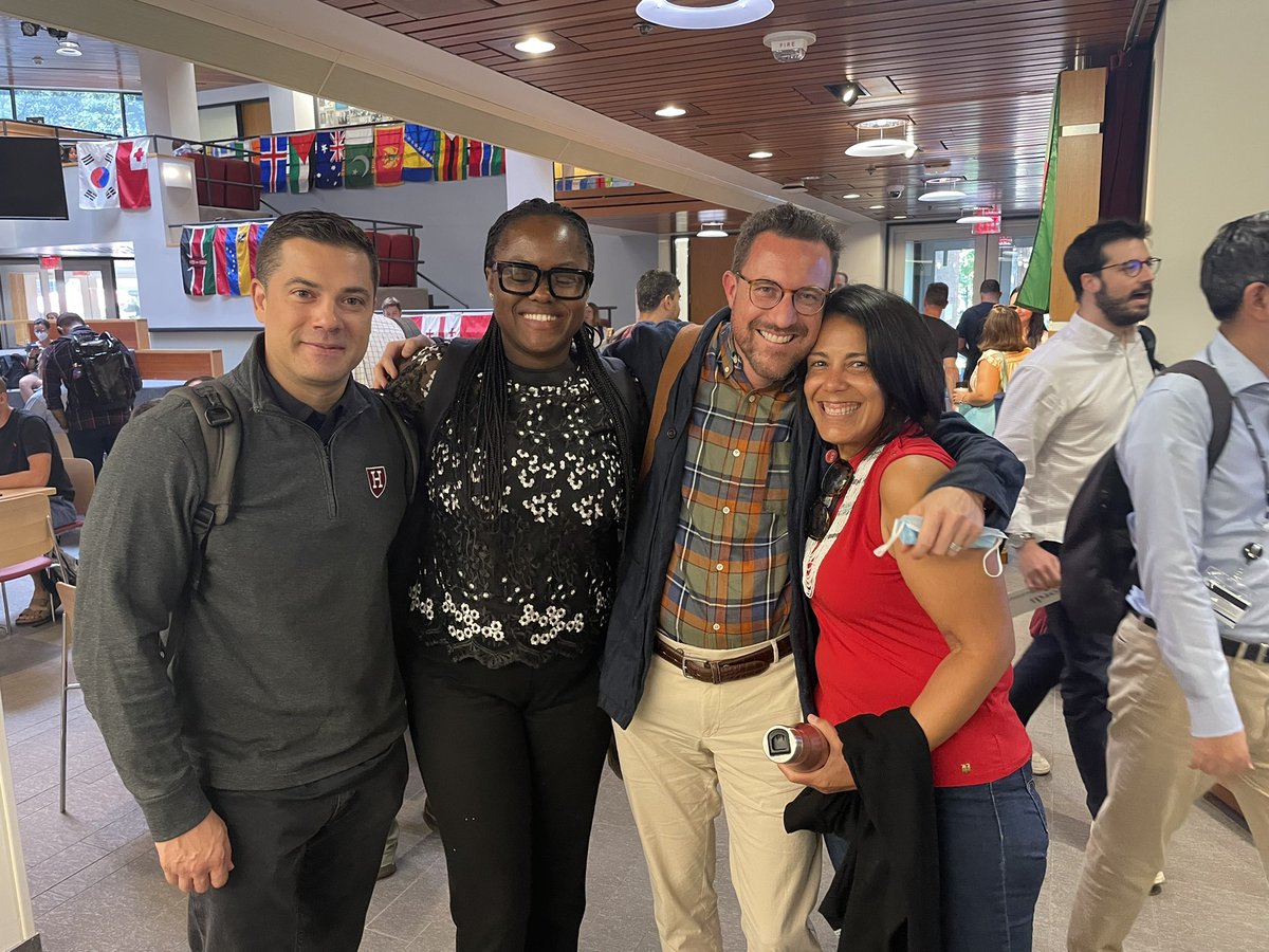 Dasharyl's tweet photo. @Kennedy_School first day of school! 😳 ♥️❤️
#AMillionDreamsOfTheWorldWereGonnaMake
#AskWhatYouCanDo
#Learner4Ever
#MegaNerd https://t.co/LqLLWGua8Y