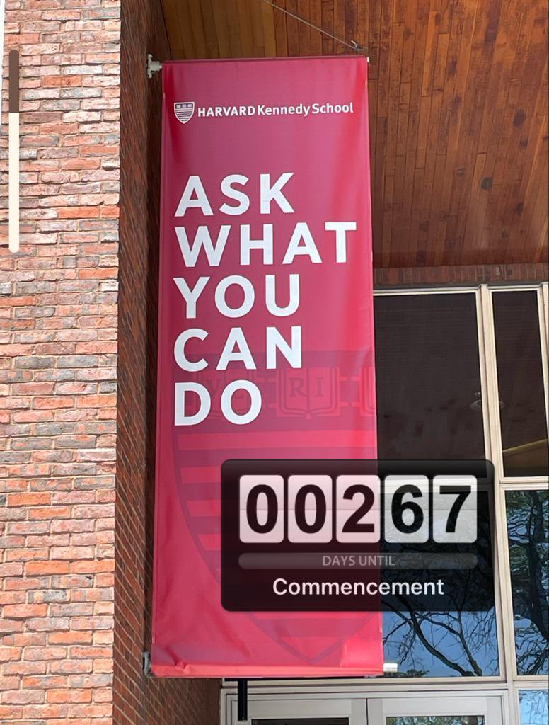 Dasharyl's tweet photo. @Kennedy_School first day of school! 😳 ♥️❤️
#AMillionDreamsOfTheWorldWereGonnaMake
#AskWhatYouCanDo
#Learner4Ever
#MegaNerd https://t.co/LqLLWGua8Y