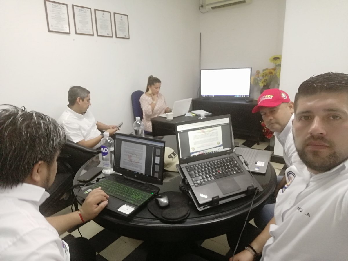 alfredodiaz0319's tweet photo. En la ciudad de Barranquilla se realiza negociación del pliego de peticiones con la empresa operadora @UNPColombia @Sevicol_Ltda comision negociadora @UnsitrasegOrpqr dentro de la etapa de arreglo directo @MintrabajoCol @UTCinformaopina @alfonsoprada https://t.co/6pAok4Usdw