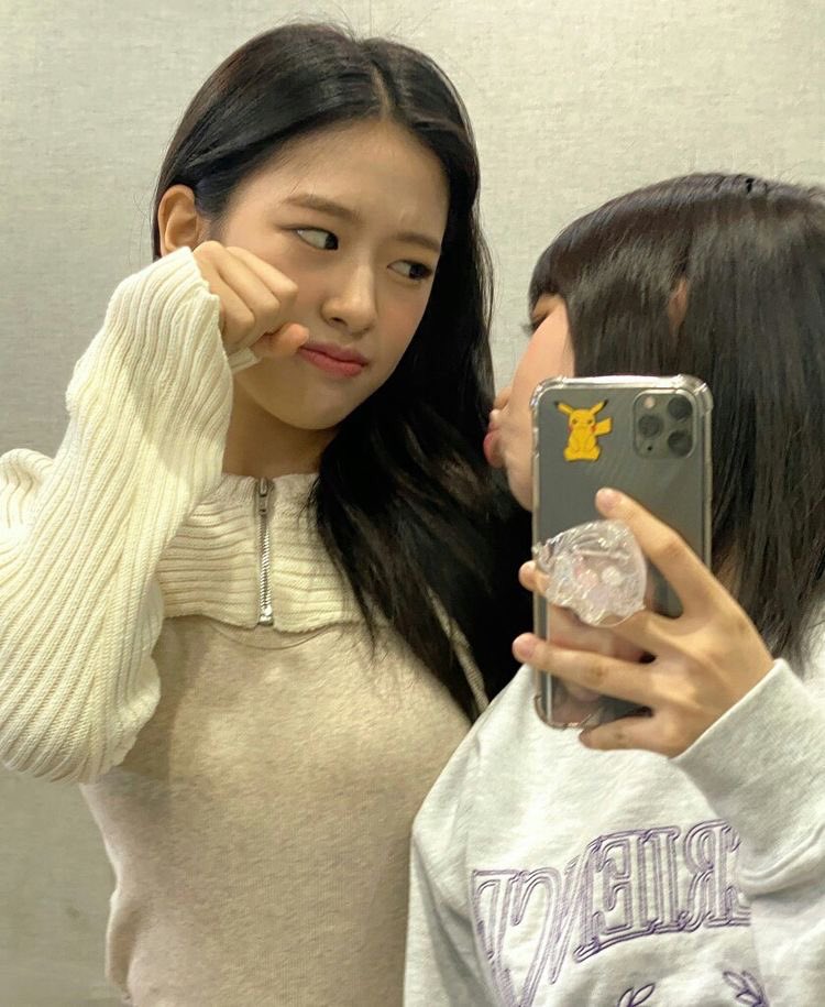 Reiarchv's tweet photo. Happy Birthday To Our Leader An Yujin 💗💗
#OurFirstLoveYujinDay
#유진이의스물을다이브가축하해 https://t.co/GXTXNoHID0
