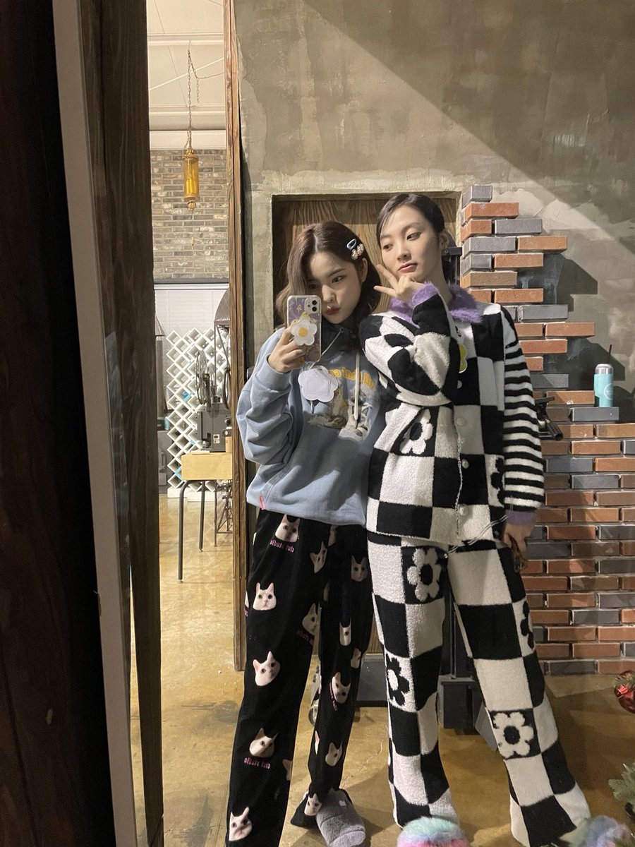 효정아..🥲
마지막으로 축하 해주려고 했는데
지나버렸네🥹
많이 많이 애정 하는 우리 효정이
나랑 같이 집순이의 일원이 돼줘서 고마워
앞으로도 함께하자구 💓
생일축하해 ♡ 
#HBDL #🦄 #🌙