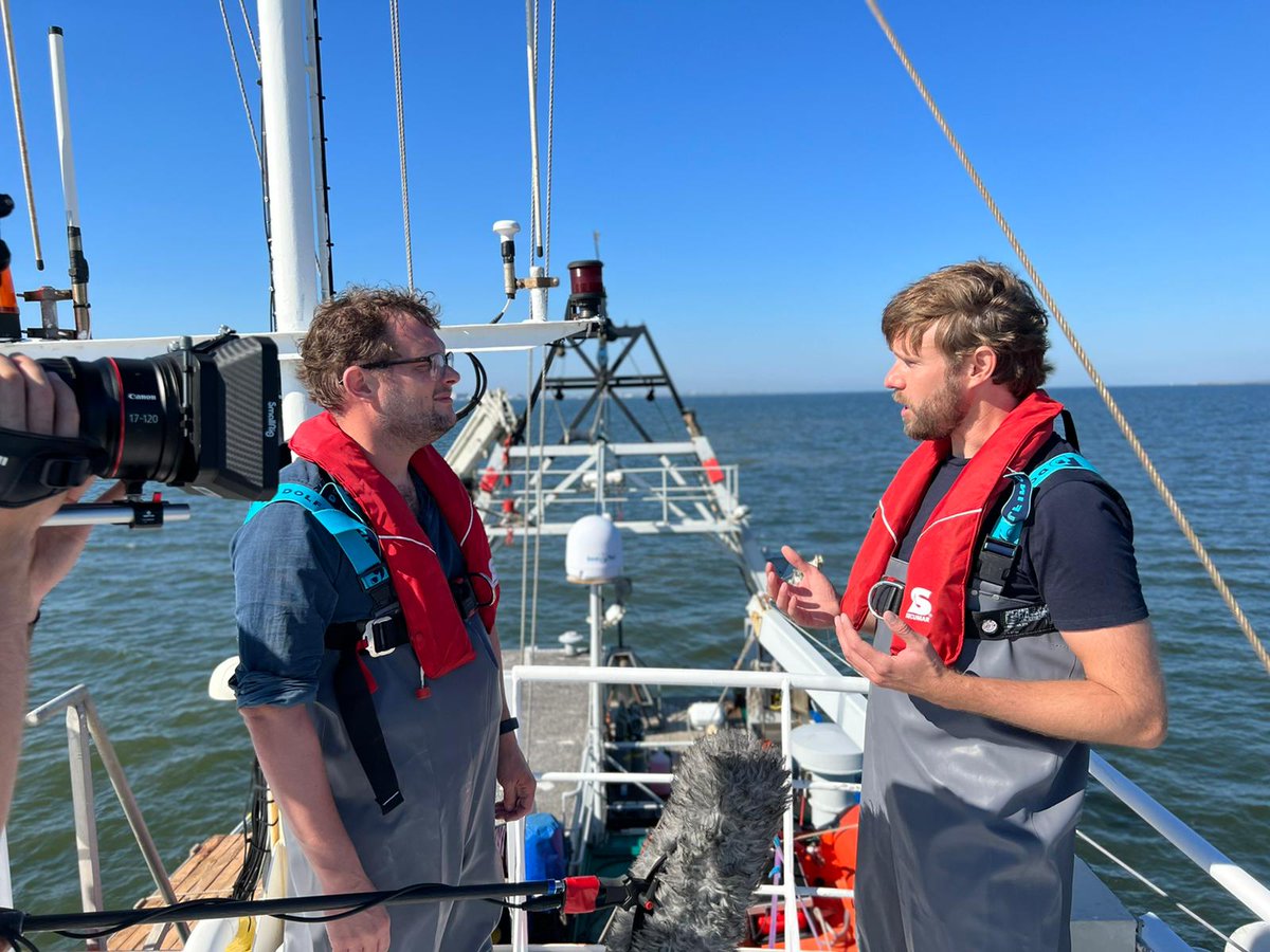 oscar_franken's tweet photo. Een tijdje terug werd ik door @DiederikJekel geïnterviewd voor het programma #Atlas op @NPO2 over de grote #waddenmozaiek bemonsteringscampagne in de diepere delen van de #Waddenzee. Vanavond 20:28 is de uitzending! @NIOZnieuws @univgroningen @Natuurmonument https://t.co/NUT75xpxhe