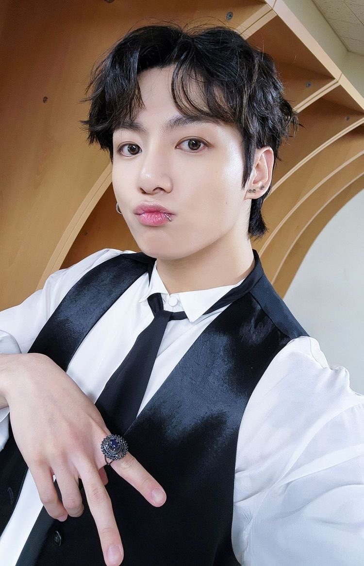 Kookga4me's tweet photo. chuchu #VoiceOfGoldJungkook
#BornAStarJungkook
#AlwaysSmileJungkook https://t.co/G32eUa0AAz