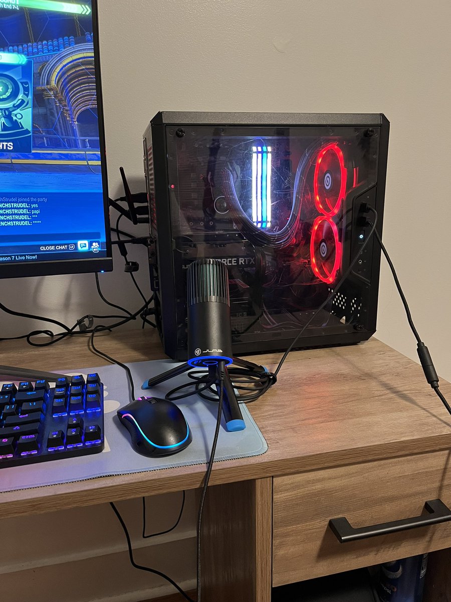 M3ntal5's tweet photo. Upgrades from :
Gaming Laptop - NVIDIA GTX 1650, 8Gb RAM, 8th gen i7, 512Gb SSD, air cooled.

Upgraded to:
PC - NVIDIA RTX 3060, 32Gb RAM, 10th gen i5, 256 SSD and 2 Tb Hard drive storage, water cooled. https://t.co/4ylGaBlNnE