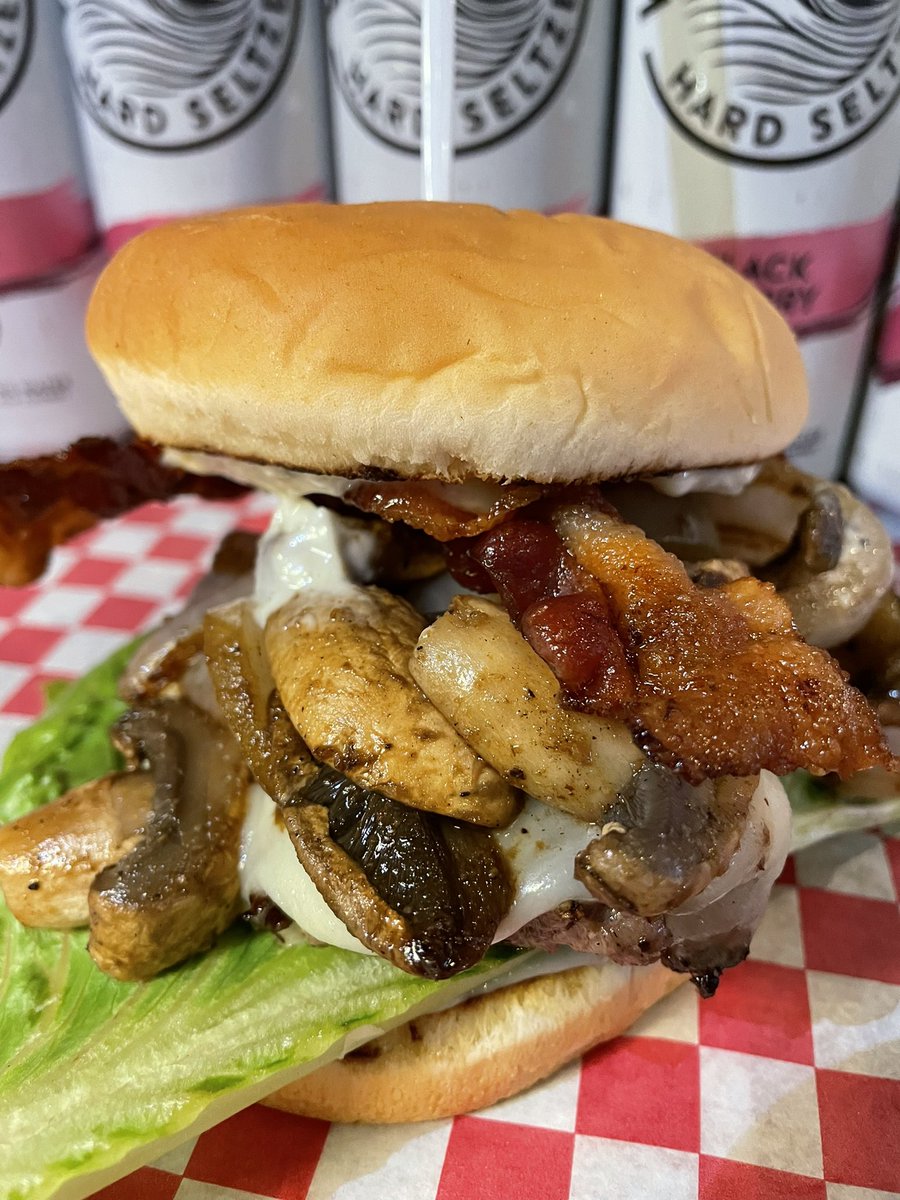 LooseChangeCU's tweet photo. Girls just wanna have       FUN-gus burger!!! @LooseChangeCU Melted Swiss,sautéed mushrooms, grilled onions, bacon, fresh romaine and garlic aioli!!! https://t.co/kaDHymtZM8