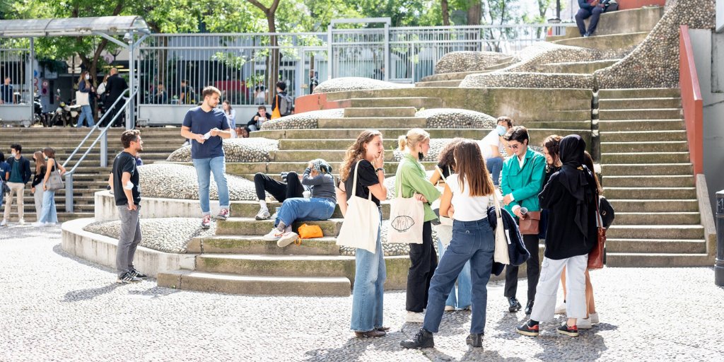 SorbonneParis1's tweet photo. ❓ Vous avez des questions au sujet de votre rentrée à #Paris1PanthéonSorbonne ?

L’université répond à toutes vos interrogations avec une foire aux questions disponible sur le site internet.

Consultez la FAQ ▶️ https://t.co/rQgTl0fMhq https://t.co/1CVHDlcp3j