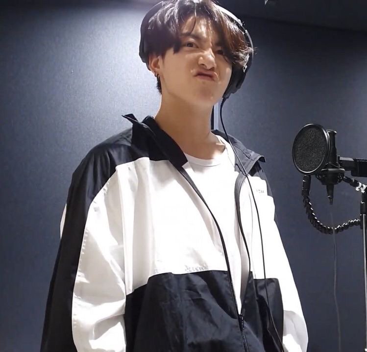 yr91jt's tweet photo. 무리하지 말고 당신답게 있어 줘💜!!

　♡오늘도 내일도 정국이 행복하길♡

　　　　乾杯しよかーー🥂

                  2022.09.01

#JUNGKOOKDAY
#생축 #정국생일 #JKDAY 
#Specialhappiness
#IPURPLEYOU https://t.co/0C2VIrhAiX