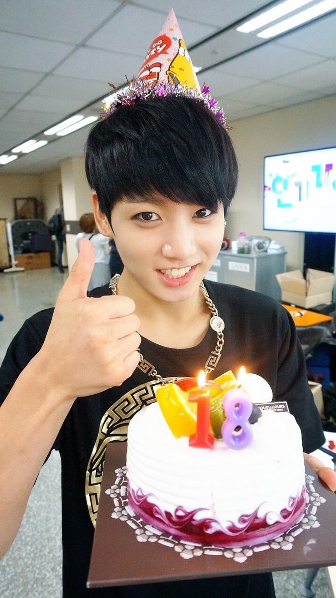 vanteshope's tweet photo. Happy birthday my love #HappyJungkookDay https://t.co/NvcgvMgUDb