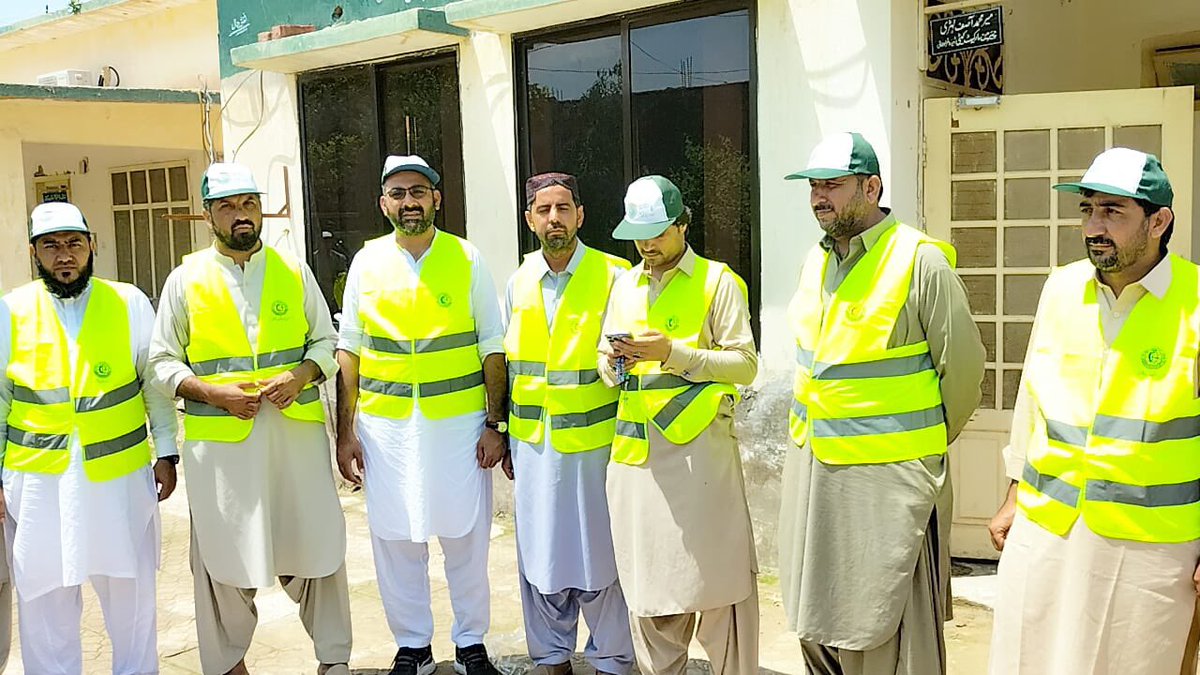 forum_overseas's tweet photo. ڈیرہ مراد جملالی بلوچستان کے متاثرہ علاقوں کی طرف ٹیم  روانہ- https://t.co/z7y2uDDqid