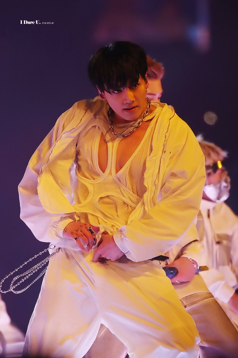 1_True_7's tweet photo. Happy Happy birthday🎂🎉🎁 Jk... i wish you all the happiness in the world...not only you but to the people around you too(as your 6 hyungs). I really really really hope you see this...love  생일 축하 해요 Jeon Jung-kook❤
#BTS_twt 
#BTS_Dynamite https://t.co/9Z8HdQD8z7