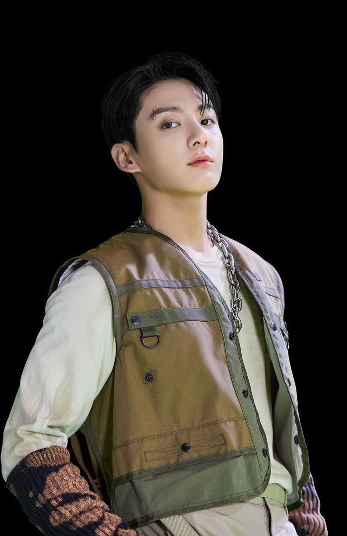 1_True_7's tweet photo. Happy Happy birthday🎂🎉🎁 Jk... i wish you all the happiness in the world...not only you but to the people around you too(as your 6 hyungs). I really really really hope you see this...love  생일 축하 해요 Jeon Jung-kook❤
#BTS_twt 
#BTS_Dynamite https://t.co/9Z8HdQD8z7
