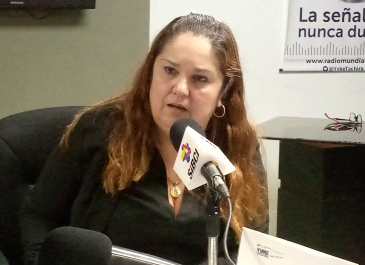 CDCETachira's tweet photo. La directora de #ZET @Berzabethg1 destacó la función primordial que se cumple desde #Intamujer donde las mujeres pueden asistir a denunciar hechos de violencia en su contra
#Denuncia 
#SinTemor
#amorpropio 
La Revolución defiende a la mujer y su familia

#UnAulaensuCasa
94.5 fm https://t.co/O41MHMryHZ
