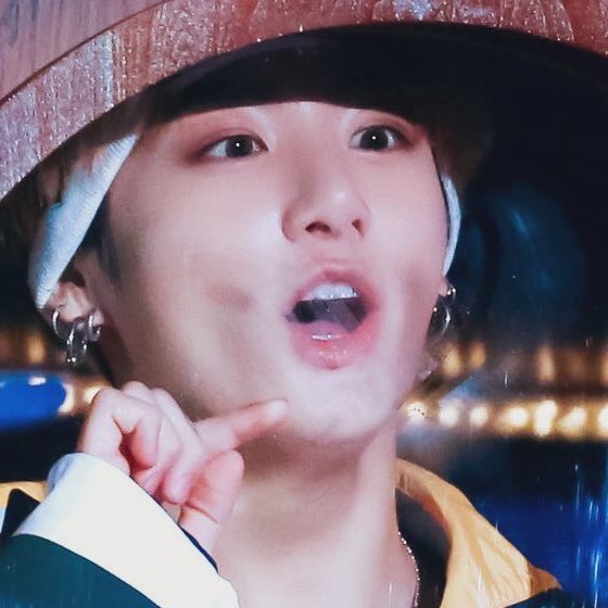 heavenisymnsk's tweet photo. No hay nada que desee más en la vida que la felicidad de mi chico con ojitos de bambi.
Te amo infinitamente y feliz cumpleaños mi  vida💜
#JUNGKOOKDAY 
#OurPurpleLightJK https://t.co/JNX30HXEZJ
