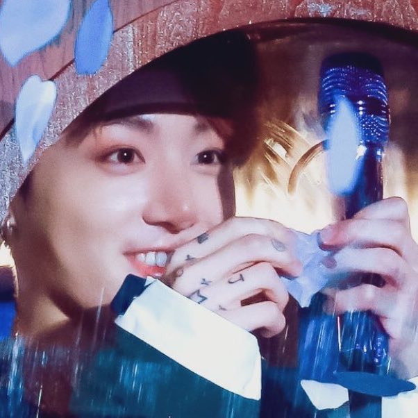 heavenisymnsk's tweet photo. No hay nada que desee más en la vida que la felicidad de mi chico con ojitos de bambi.
Te amo infinitamente y feliz cumpleaños mi  vida💜
#JUNGKOOKDAY 
#OurPurpleLightJK https://t.co/JNX30HXEZJ