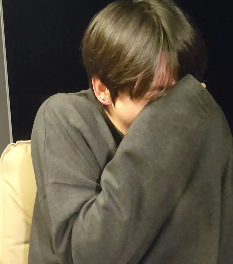 milkkook_tea's tweet photo. じょんぐくお誕生日おめでとう(T ^ T)

とってもかわいくて愛でたいです。誕生日だけにね(めでたい)‼️
健康に過ごしてね体には気をつけてねジョングクにとって幸せである1年になりますように🫰🏻 https://t.co/haw9yzGysv