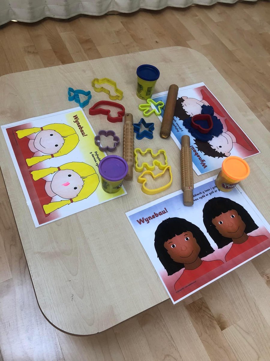 CylchHenllan's tweet photo. Dewin a Doti yn barod i groesawu pawb yn ôl i’r Cylch - Dewin and Doti looking forward to welcoming everyone back to Cylch 😃 https://t.co/OEEAcpU0w9