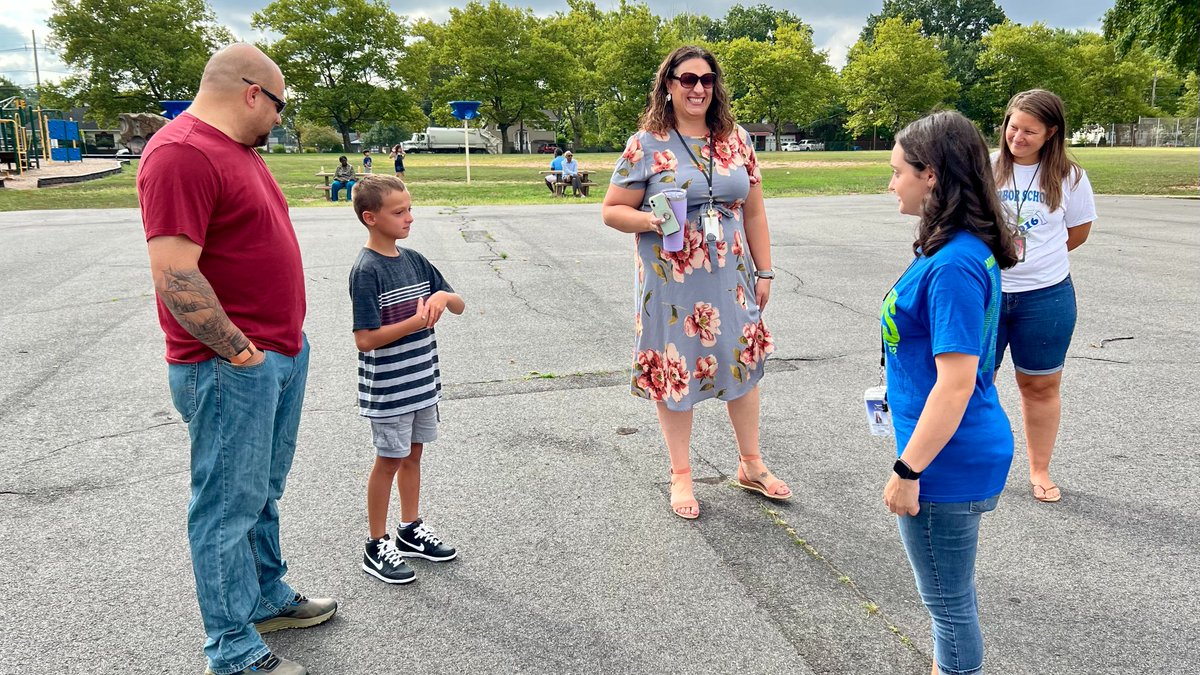 PwaySchools's tweet photo. Arbor Intermediate School families had a great time getting to know one another at Tuesday's friendly meet and greet, where incoming fourth-graders met some of their teachers and learned about the school!
See more photos ➡️ https://t.co/o8An4ENnZm https://t.co/AwFECXpdSY