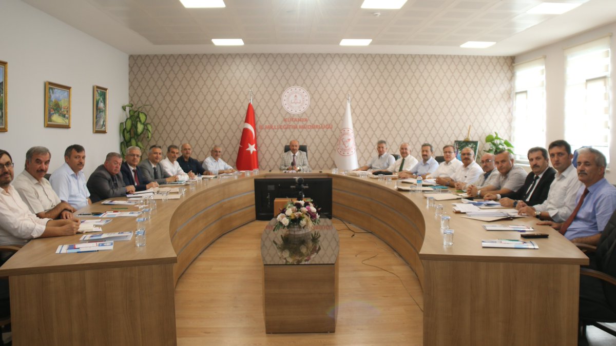 kutahyamem's tweet photo. 1⃣Millî Eğitim Müdürümüz Hasan BAŞYİĞİT'in başkanlığında; "2022-2023 Eğitim Öğretim Yılı 1. Dönem İlçe Millî Eğitim Müdürler Kurulu Toplantısı" yapıldı.

📍Maarif Salonu

📍Biz Hazırız

@tcmeb @KutahyaValiligi @BasyigitHasann https://t.co/Judm0ov2Bw