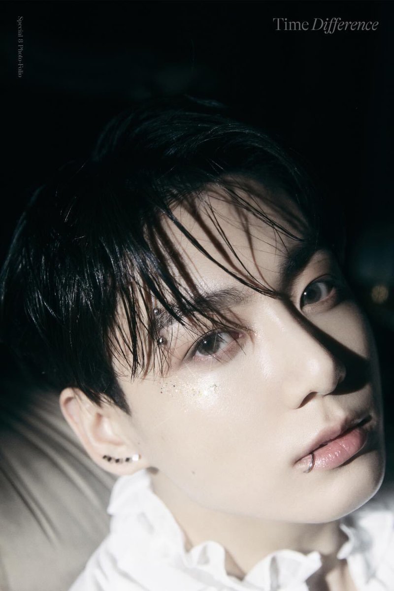 bw1ngle's tweet photo. ck iu snvv ạ mãi iu anh 😍 @BTS_twt 
#OurPurpleLightJK
#GoldenStarJKDAY
#JungkookDay
#HAPPYJKDAY https://t.co/cn4kSXltAf