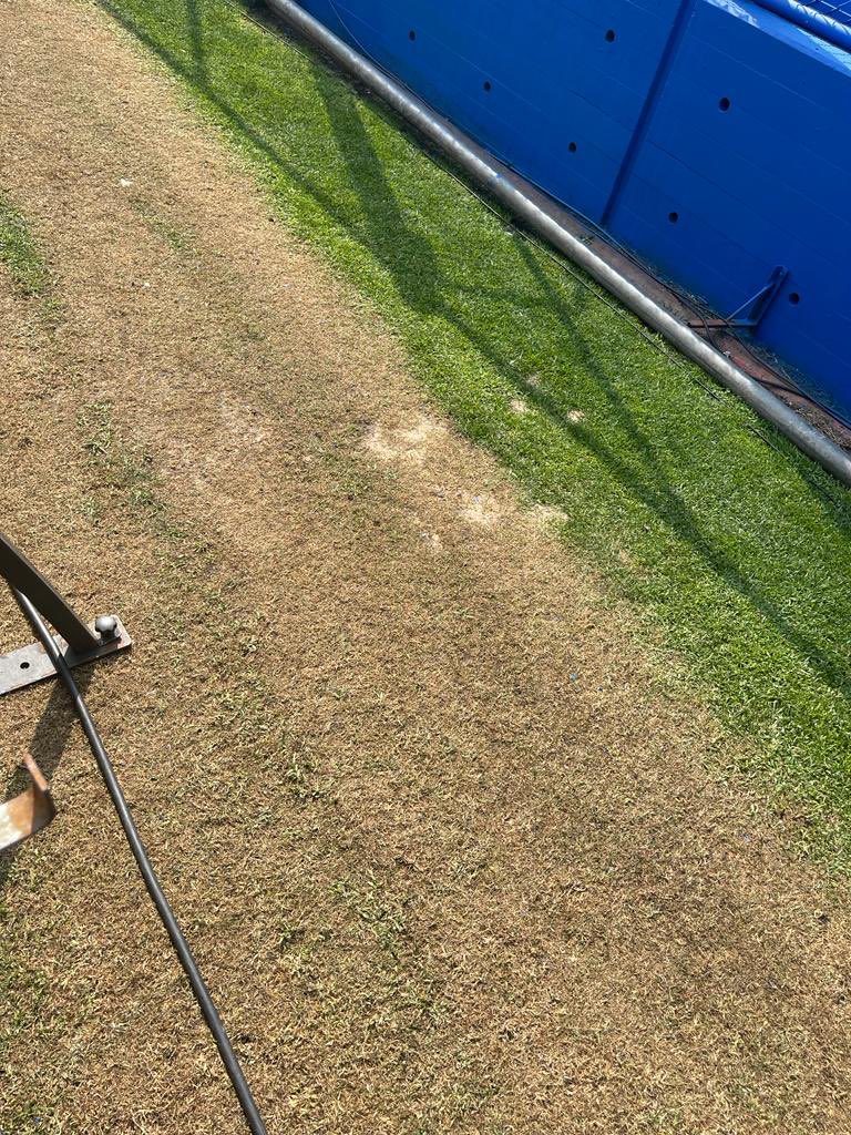 simpraisa's tweet photo. Diretoria do #Flamengo também desconfia que o Vélez pintou o gramado para parecer que está bom durante a transmissão 👇🏻 https://t.co/1EB0MFkUHB
