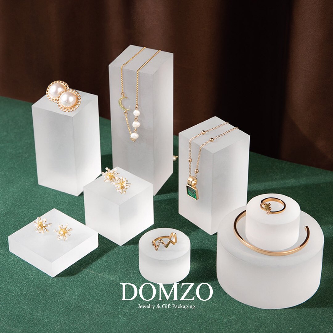 Matte finishing acrylic jewelry displays for each kind of your fashion jewelry. 💕💕

#domzo #domzopak #jewelrypackaging #jewelrydisplay #jewelrystand #acrylic #acrylicdisplay #ring #ringdisplay #earrings #earringsdisplay #pendant #pendantdisplay #necklace #necklacedisplay