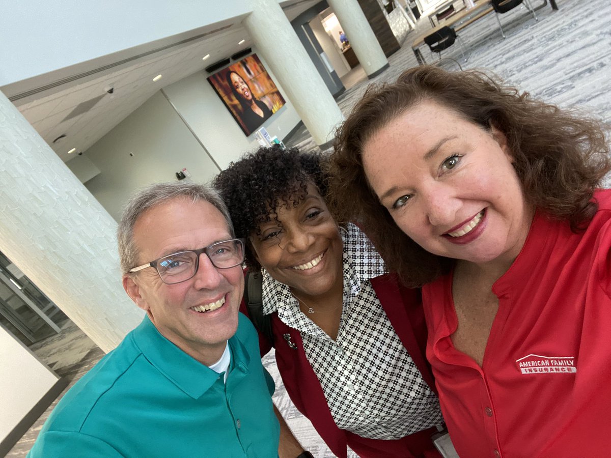 MicheleWingate's tweet photo. Now THAT’S a great way to start the day! @telisayancy @bobandrew1968 #OneAmFam https://t.co/J3JKjaRsji