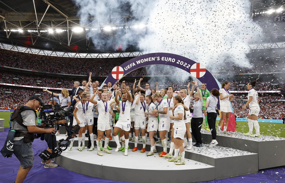 mundopelotanet's tweet photo. 📺👥️️ Según UEFA, más de 365 millones de personas vieron la Eurocopa Femenina 2022 a través de televisión o plataformas de streaming.

Una cifra nunca antes alcanzada en ningún torneo de fútbol femenino profesional. https://t.co/xL5WHU4i4N