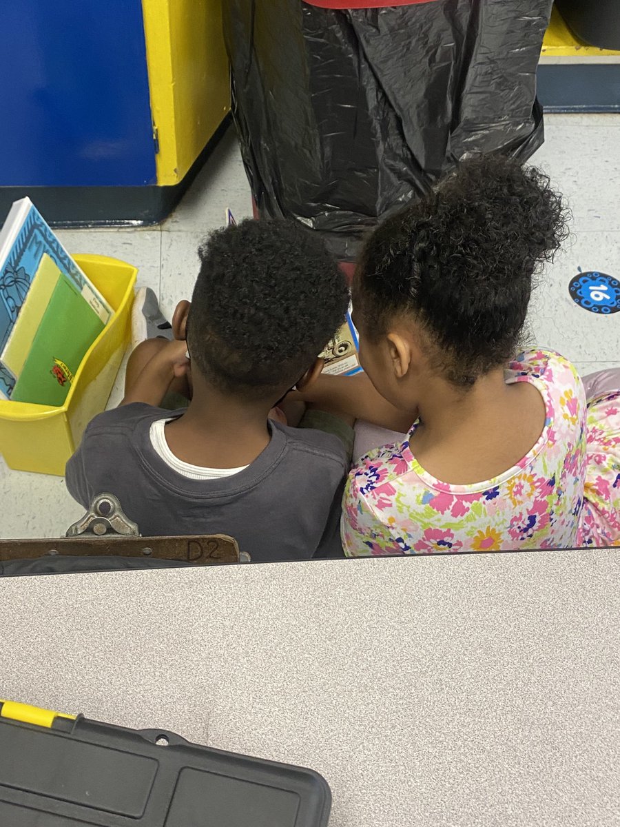 MrsHardyGVESK's tweet photo. We’re partner reading today! ⁦@HooverSchools⁩ ⁦@GreenValleyElem⁩ https://t.co/3JgoZBMT3c