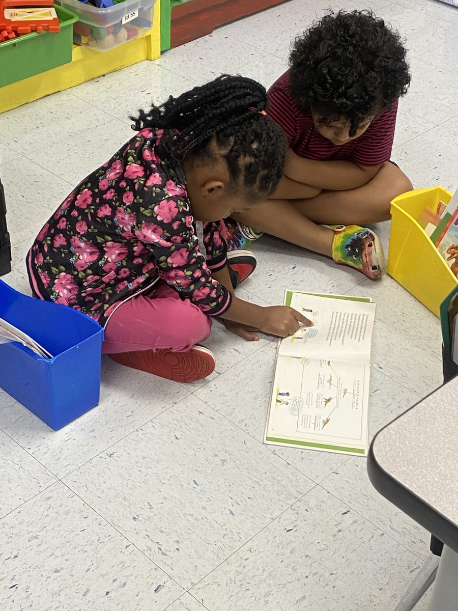 MrsHardyGVESK's tweet photo. We’re partner reading today! ⁦@HooverSchools⁩ ⁦@GreenValleyElem⁩ https://t.co/3JgoZBMT3c