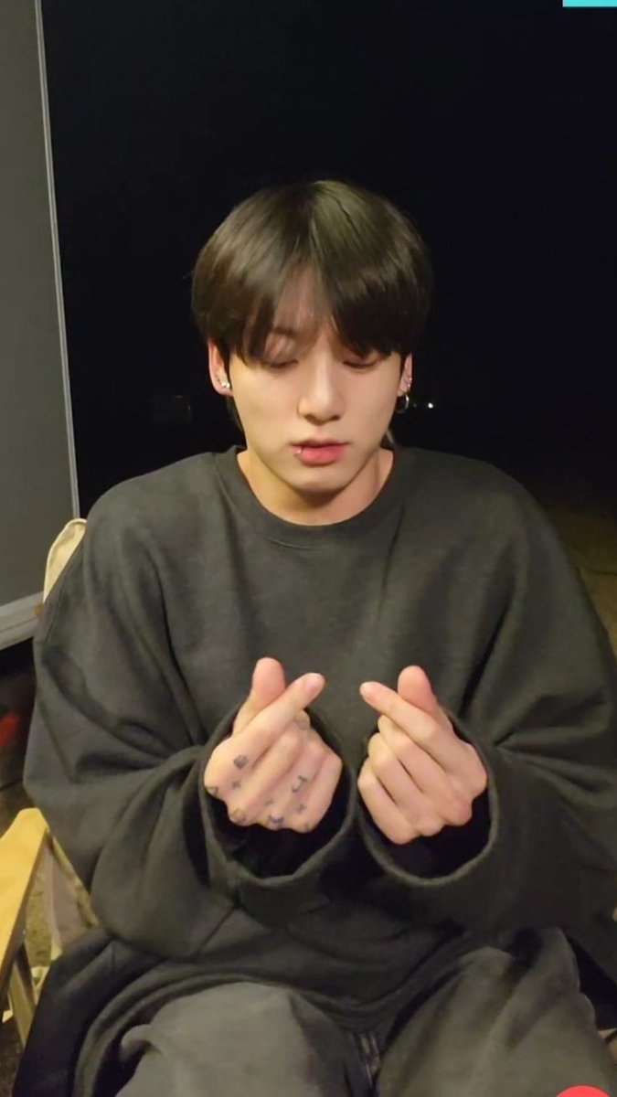 ThuTr2004's tweet photo. Happy Birthday💜
Mừng sinh nhật Tiểu Điện Hạ của em

#WithJKNightAndDay
#OurYouJungkook
#VoiceOfGoldJungkook
#GoldenStarJKDAY
#JungkookDay
#HAPPYJKDAY
#생축_정국이생일_이올시다 
#네곁이기에감사해_나의정국_사랑해 https://t.co/LicMQ55ico