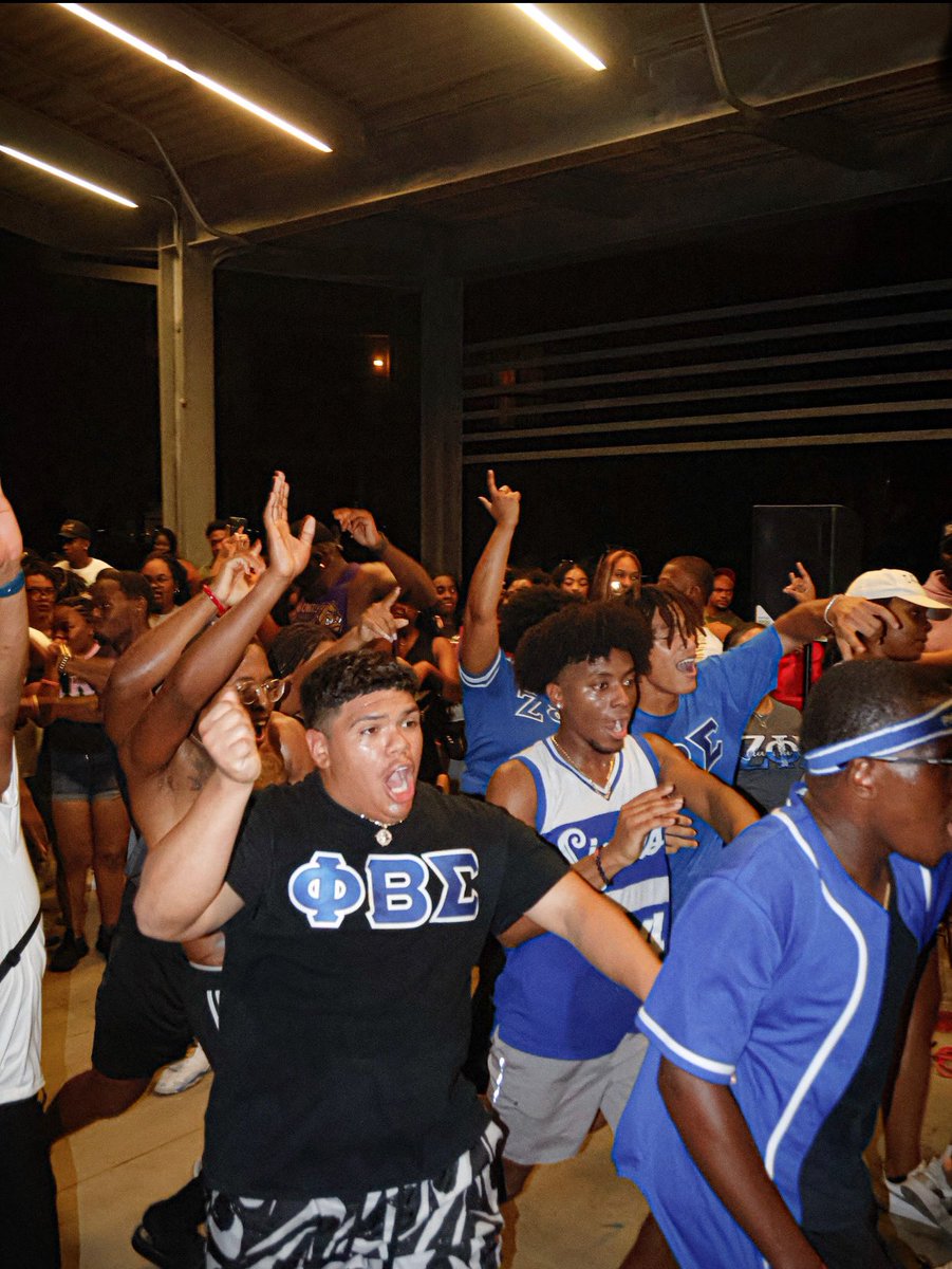 ZetaZetaSigmas's tweet photo. Morning CoogZZ, just wanted to give a special thank you to all of those that came out to #BluMode last Wednesday. We hope everybody had a fun and safe time with us. We are excited to have another great school year with y’all! https://t.co/FxX5T91ice