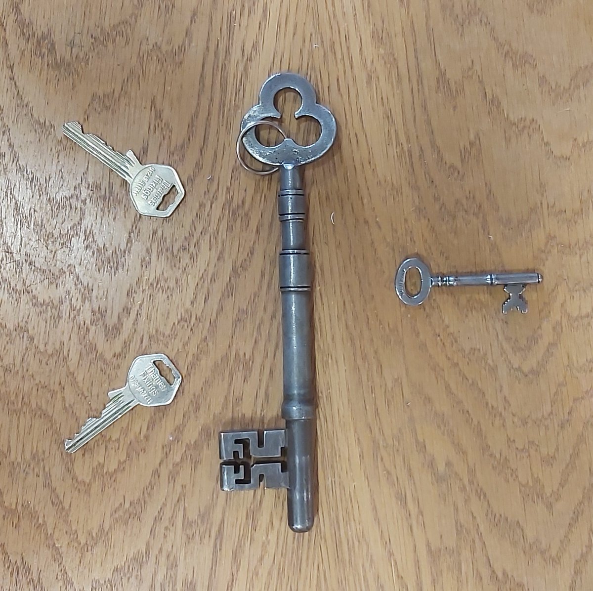 univlib's tweet photo. @NewCollegeLib We ๐ our @univlib keys too! #Univ_Life #VictorianTwitter https://t.co/ksGbYdJGvi
