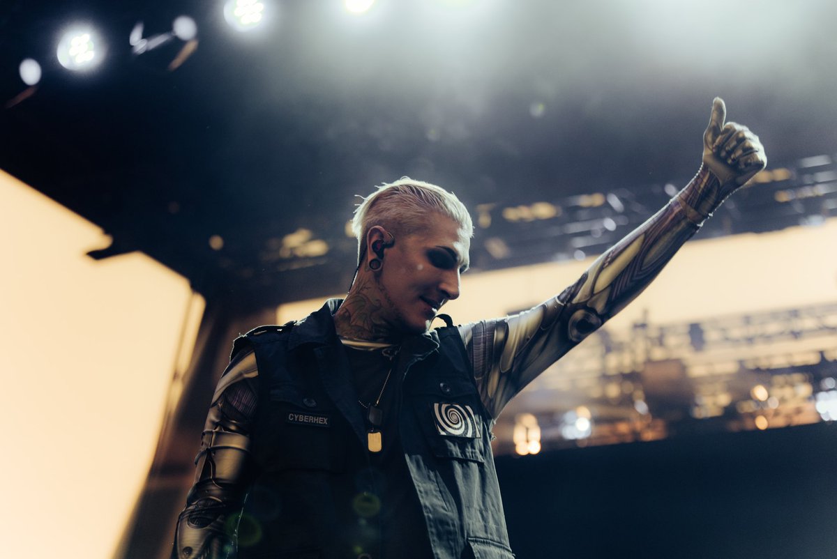 ChrisMotionless's tweet photo. Attention setlist lookers. The setlist for Red Rocks is not the same for the trinity shows. It changes almost every day. That being said, Slaughterhouse and Masterpiece will be at every show, so learn that shit and come scream along! https://t.co/myEM3g0VTu 📸: @elliemitchphoto https://t.co/Rl4OAHr2OT