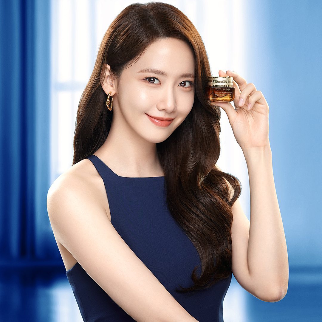 _snsd_updates's tweet photo. [Update] YOONA - ‘에스티로더 / Estee Lauder’

#yoona #윤아 #limyoona #imyoona #임윤아 #esteelauder #에스티로더 #esteelauderkr #advancednightrepair #littlebrownbottle #nightdoneright #eyeexperts #screentimeeyes #esteeambassador
220830 https://t.co/A1g5szeLmG