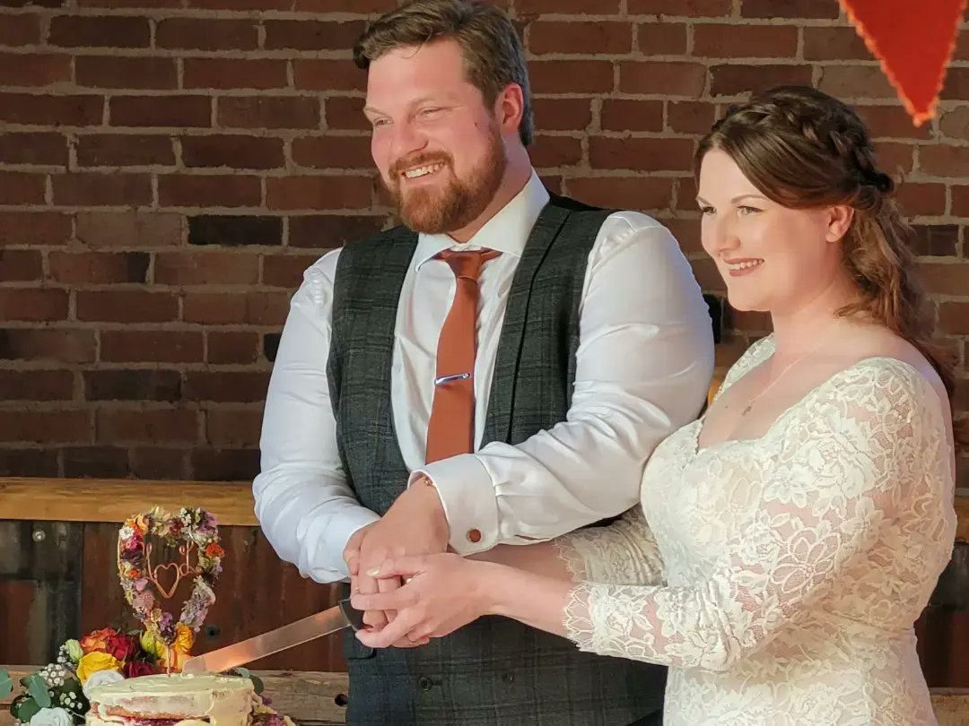 RoyalValentines's tweet photo. "The Royal Valentines did a very special Wedding last Thursday 25th August 22. Not only was it at a beautiful location @The_Haybarn_Herefordshire and was such a wonderful sunny day. The band got to perform for my close friend Matt and his lovely partner Laura!" Richard (Manager) https://t.co/QzMvfJPbwX