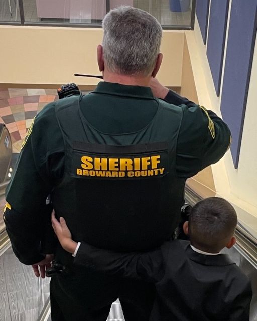 browardsheriff's tweet photo. HEART-WARMING: A five-year-old boy, a BSO deputy and tears flowing. During a visit to the  @BrowardCounty Courthouse, the boy told the deputy he wanted to be a police officer. 

What happened next brought us all to tears. For more, click here: https://t.co/LNNuYmaMd9 https://t.co/pJIFlZG3WR
