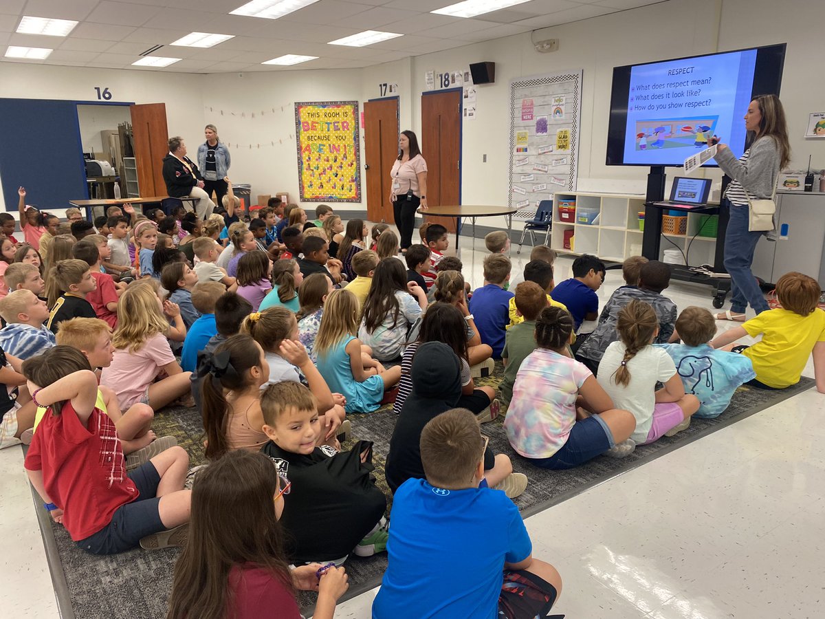 zumprogress's tweet photo. PSE #WinitWednesday w/ grade level check ins on PSE expectations, Mrs. Kelley’s technology class fun,  &amp; math centers.  #PSEsoars #PSElearns https://t.co/3cDdXaQdex