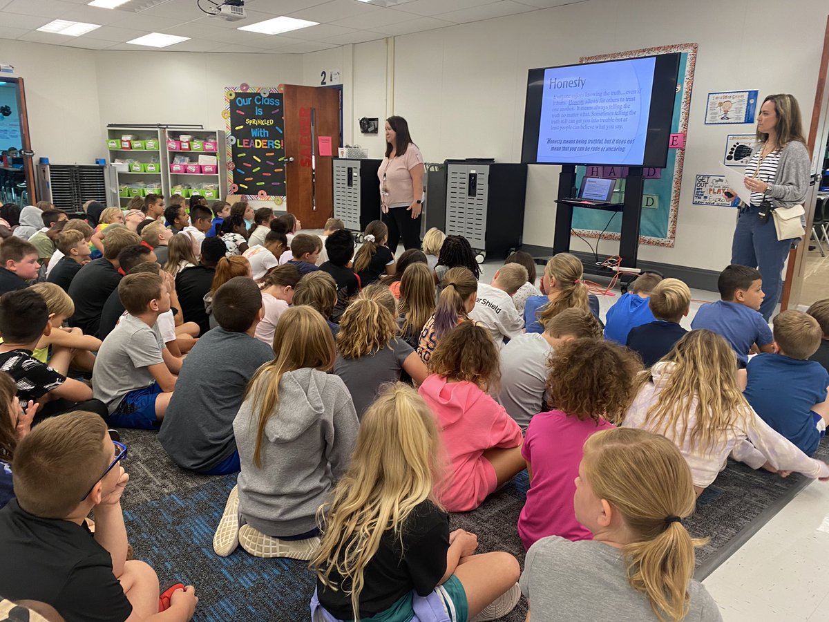 zumprogress's tweet photo. PSE #WinitWednesday w/ grade level check ins on PSE expectations, Mrs. Kelley’s technology class fun,  &amp; math centers.  #PSEsoars #PSElearns https://t.co/3cDdXaQdex