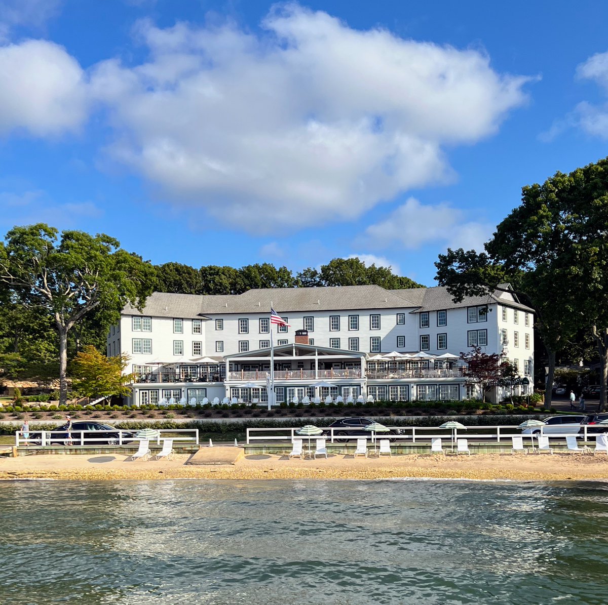 MarthaStewart's tweet photo. On today's https://t.co/mn7WELHfxI a visit to the historic @ThePridwinHotel on Shelter Island - classic, playful, with exquisite views and refreshing bay breezes, this resort is definitely one to visit. https://t.co/mwl37NBWaW